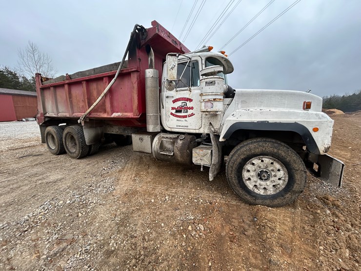 2001-mack-rd688s-image-23