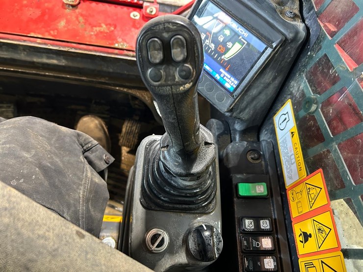 2022-takeuchi-tl8r2-image-24