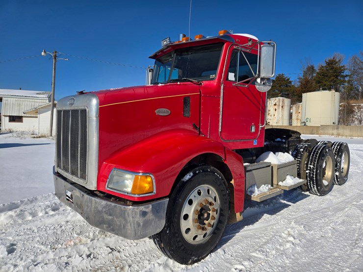 1996-peterbilt-385-image-3