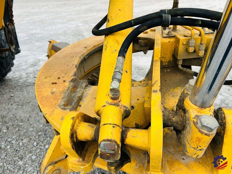 2003-volvo-g710b-image-48