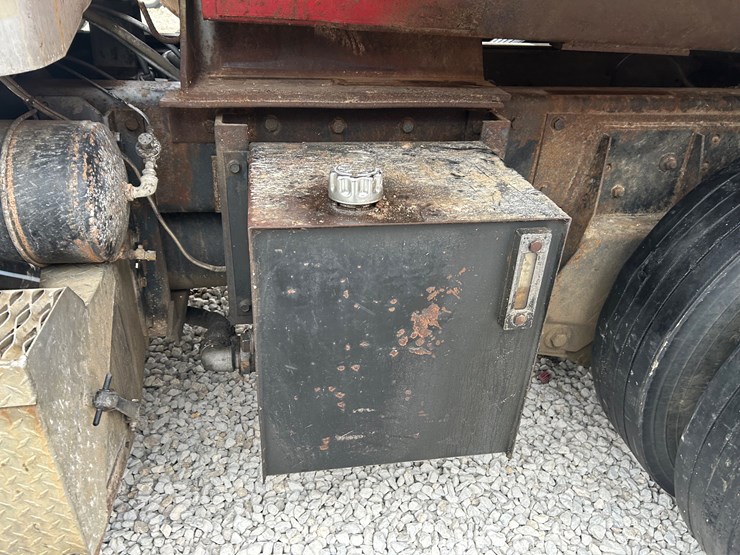 1988-peterbilt-357-image-61