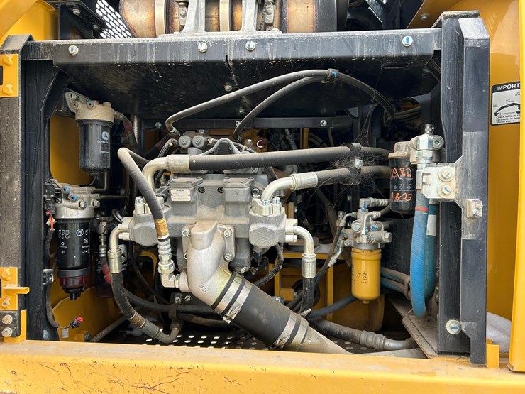 2019-deere-210g-lc-image-15