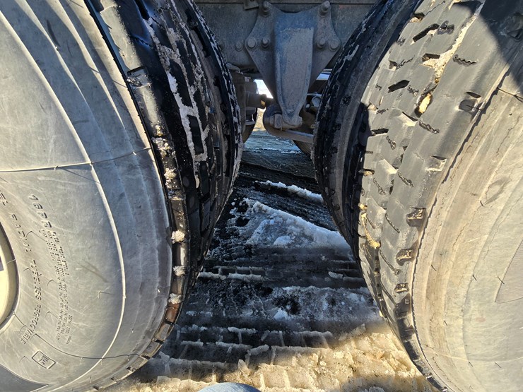 2012-freightliner-coronado-132-image-83