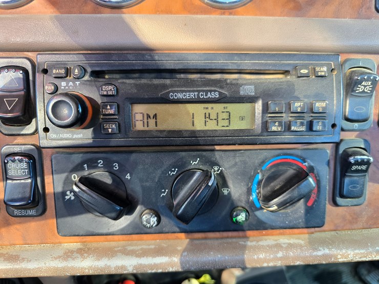 2008-peterbilt-388-image-52