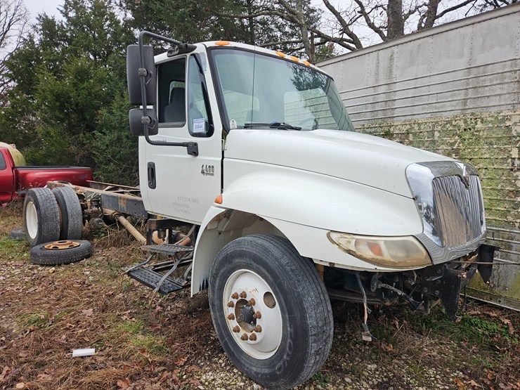 2004-international-durastar-4300-image-1