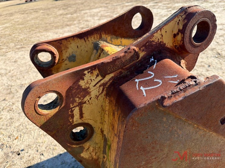 22"-tooth-bucket-backhoe-attachment-image-6