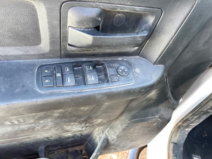 2016-dodge-2500-image-19