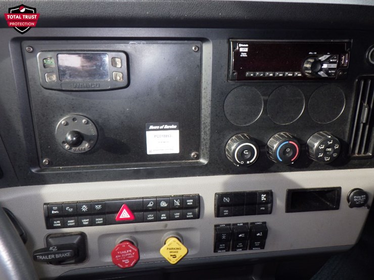 2020-freightliner-cascadia-126-image-19