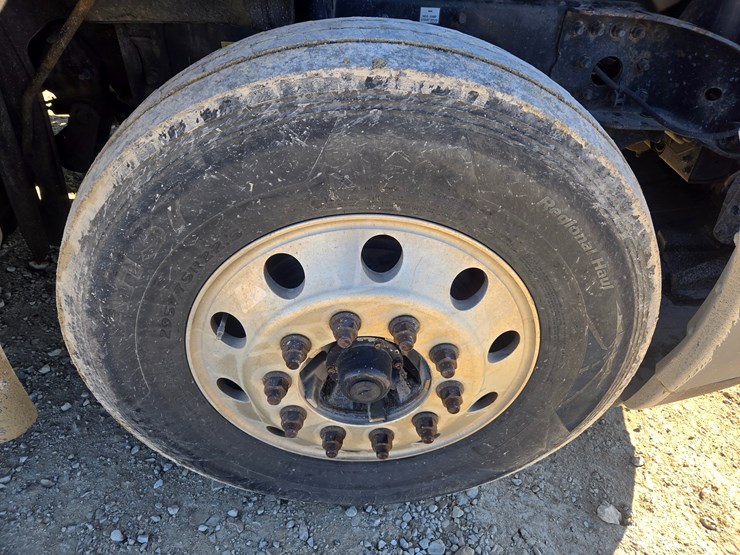 2014-freightliner-cascadia-125-image-99