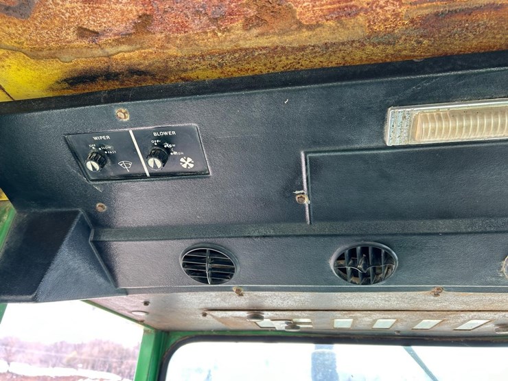 john-deere-4320-image-26