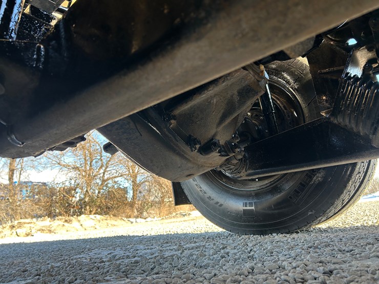 2015-peterbilt-567-image-86