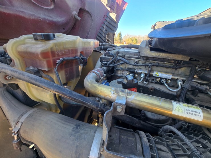 2014-freightliner-cascadia-125-image-33