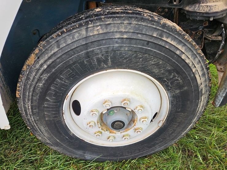 1999-freightliner-fl70-image-78