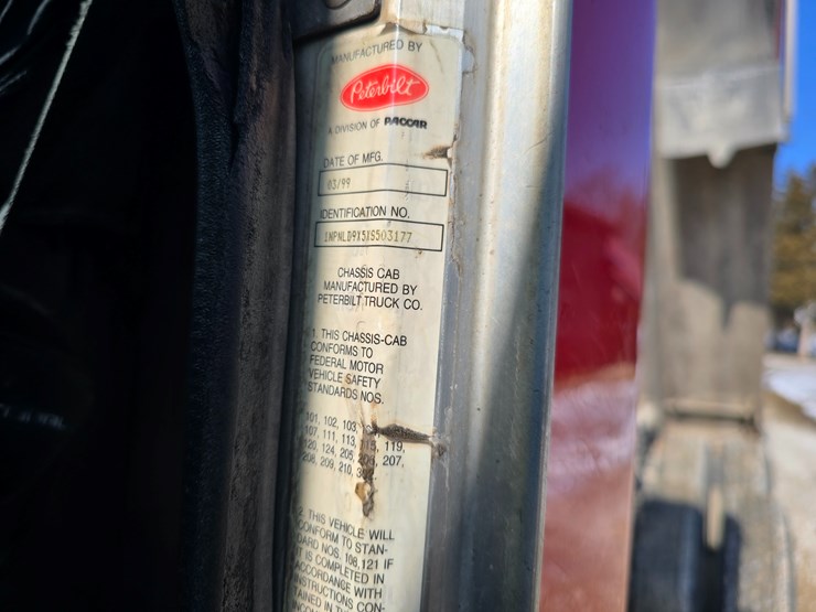 1999-peterbilt-330-image-77