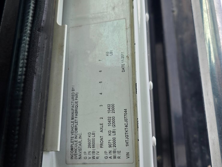 2012-caterpillar-660-image-96