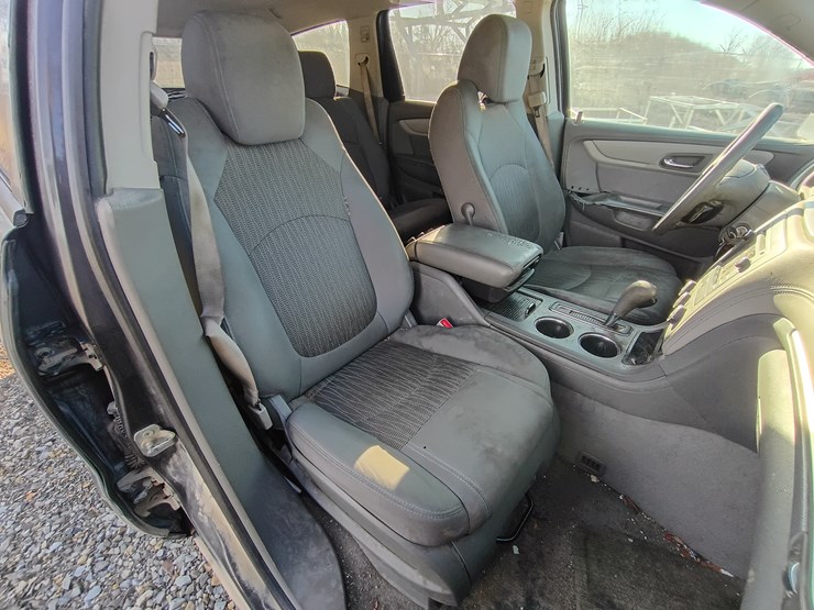 2013-chevrolet-traverse-image-28