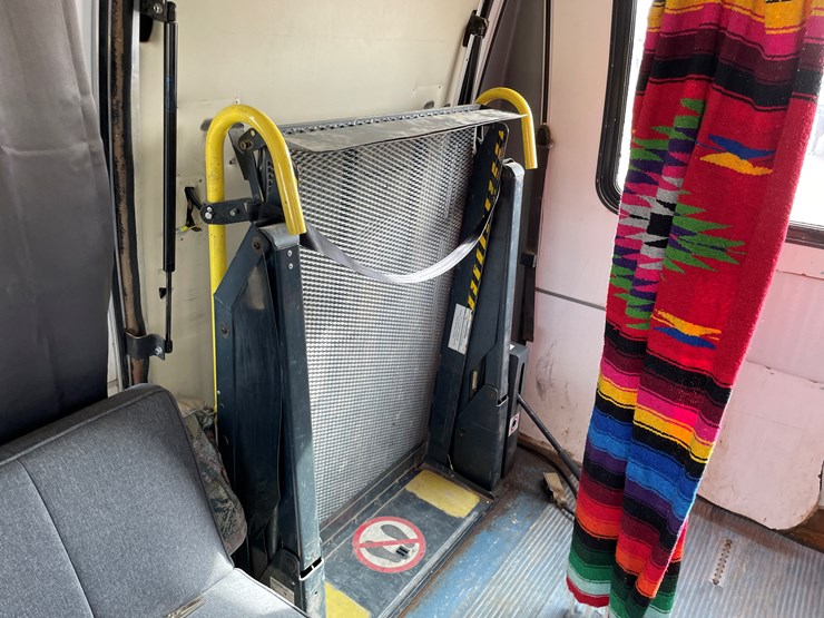 1998-ford-e350-image-16