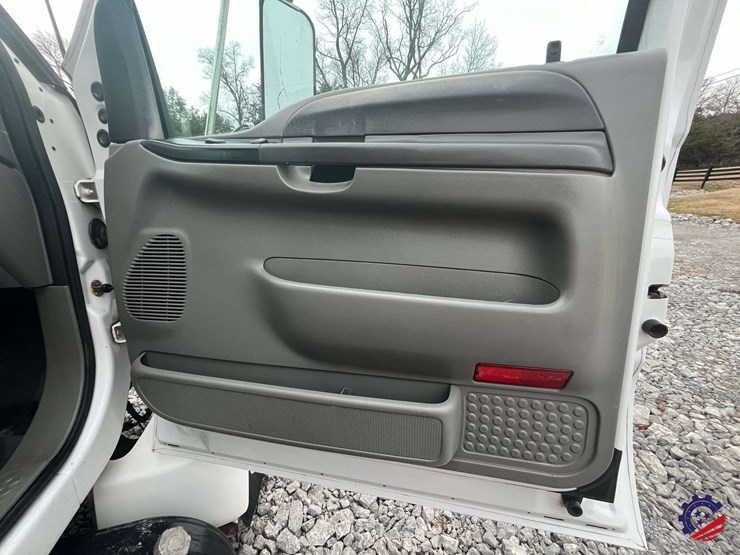 2004-ford-f650-image-59