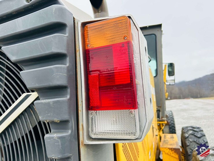 2003-volvo-g710b-image-105