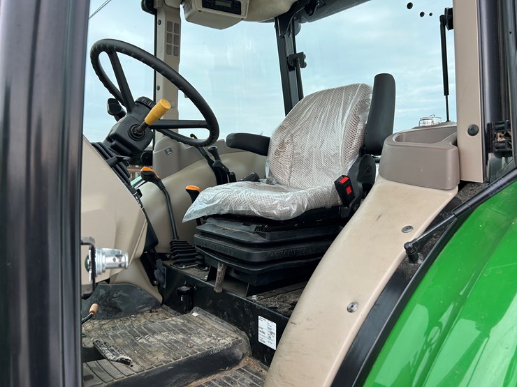 2019-john-deere-5075e-image-7