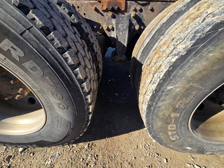 2002-freightliner-columbia-120-image-75