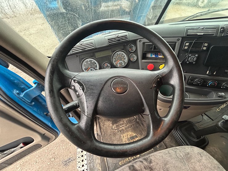 2015-freightliner-cascadia-125-image-72