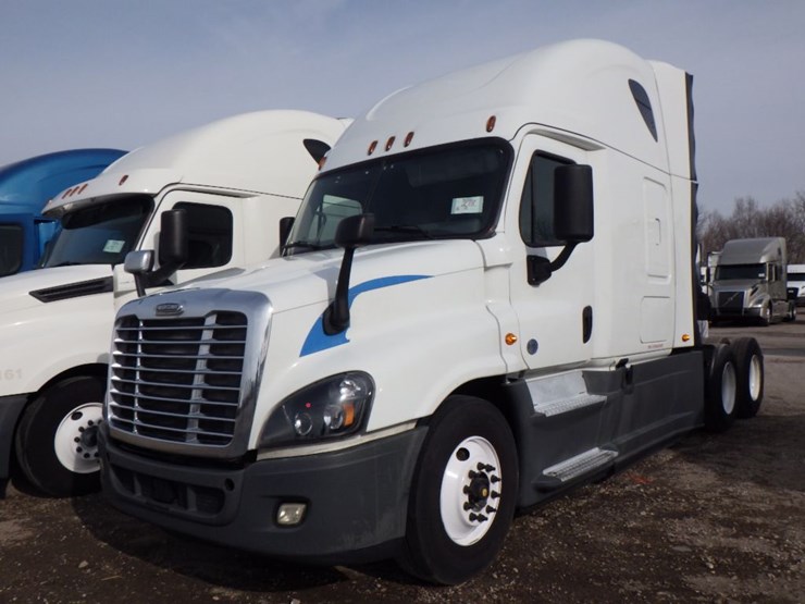 2016-freightliner-cascadia-125-image-1