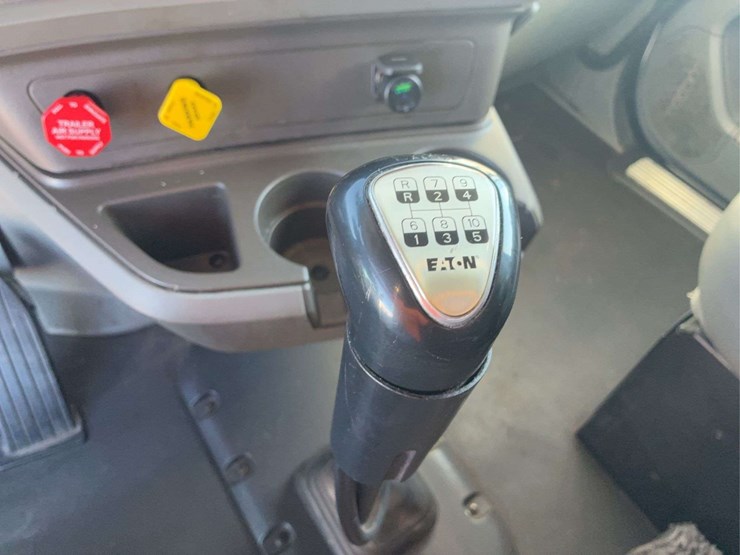 2017-kenworth-t680-image-46