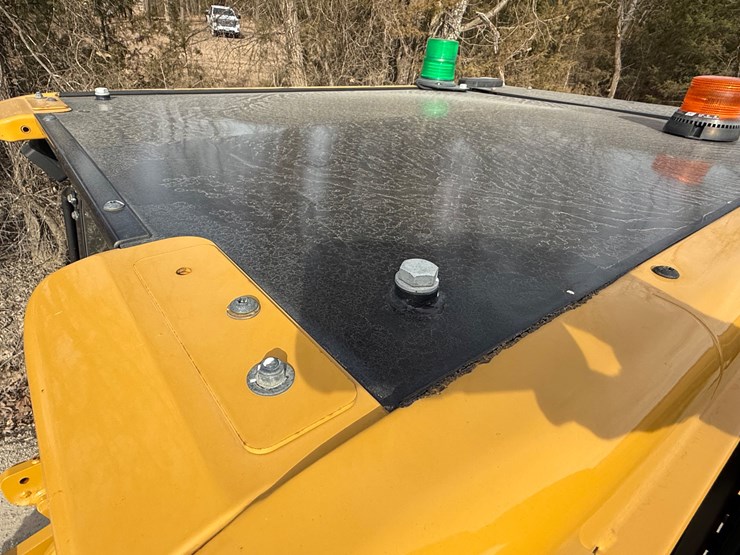 2023-caterpillar-953-image-14