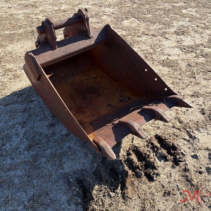 23" TOOTH BUCKET BACKHOE ATTACHMENT