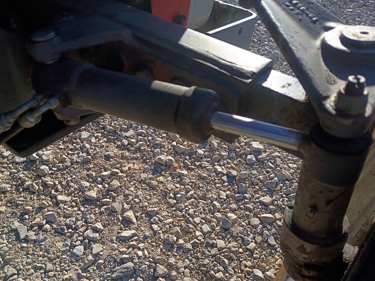 1983-massey-ferguson-240-image-32