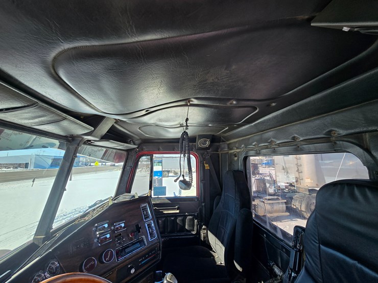 1995-freightliner-fld120-image-71