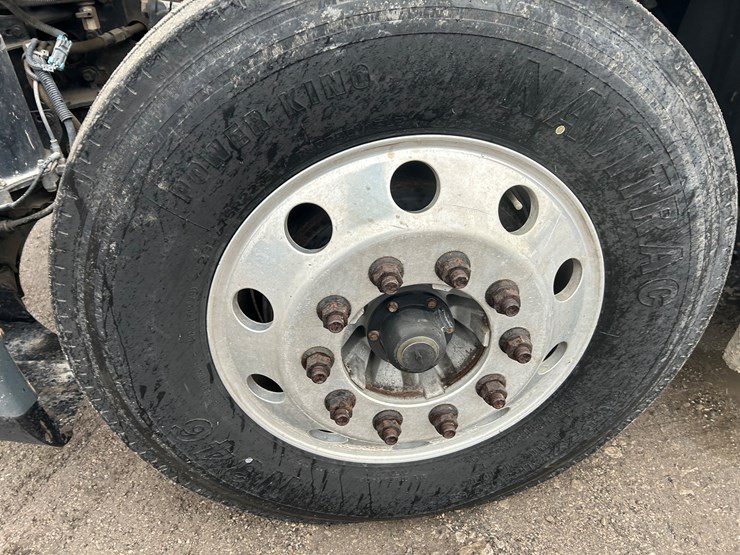 2015-freightliner-cascadia-125-image-46