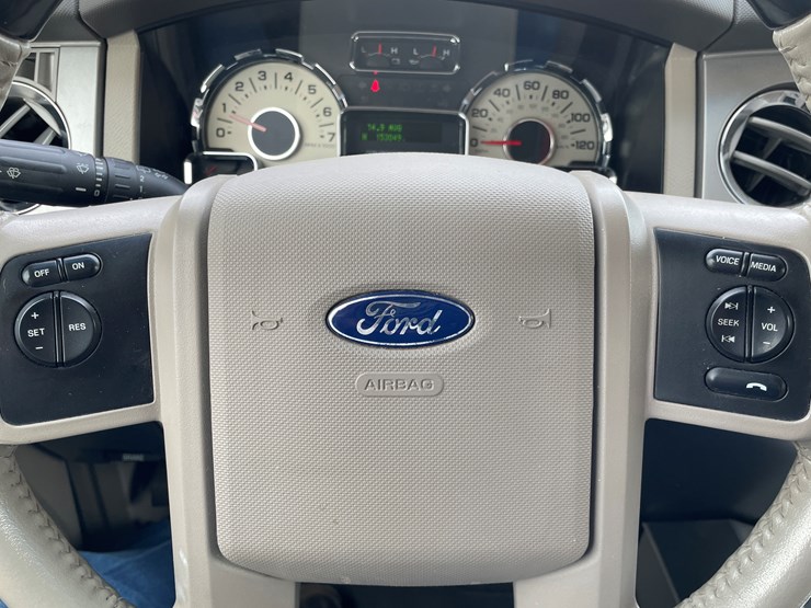 2013-ford-expedition-limited-image-14