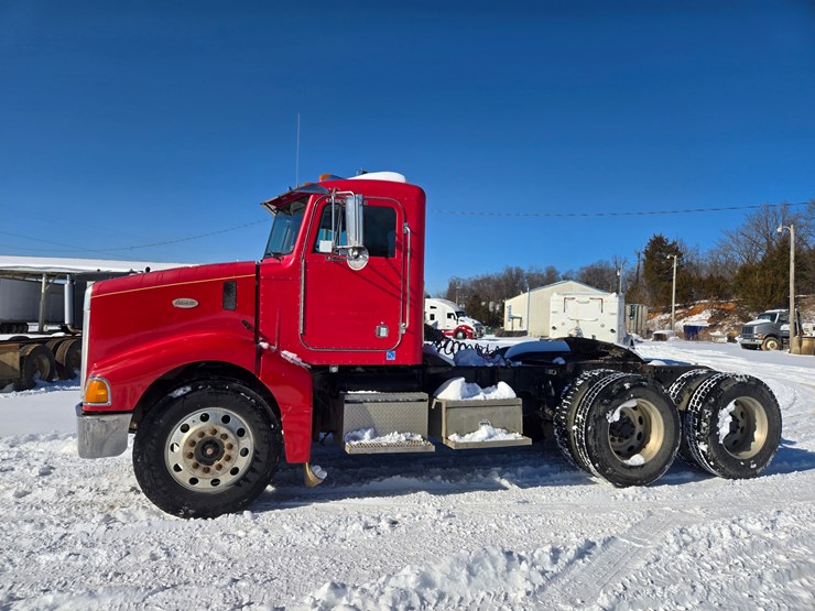 1996-peterbilt-385-image-6