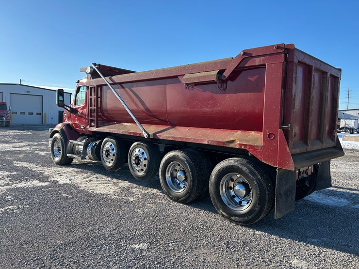 2015-peterbilt-567-image-11