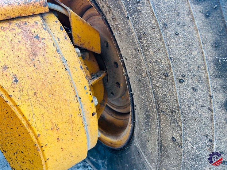 2003-volvo-g710b-image-24