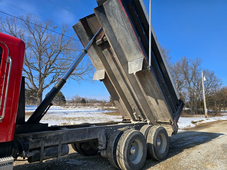 1999-peterbilt-330-image-44