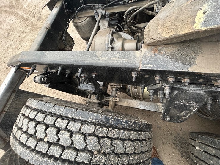 2015-freightliner-cascadia-125-image-100