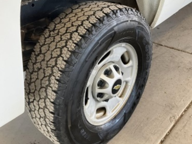 2014-chevrolet-silverado-2500-image-8