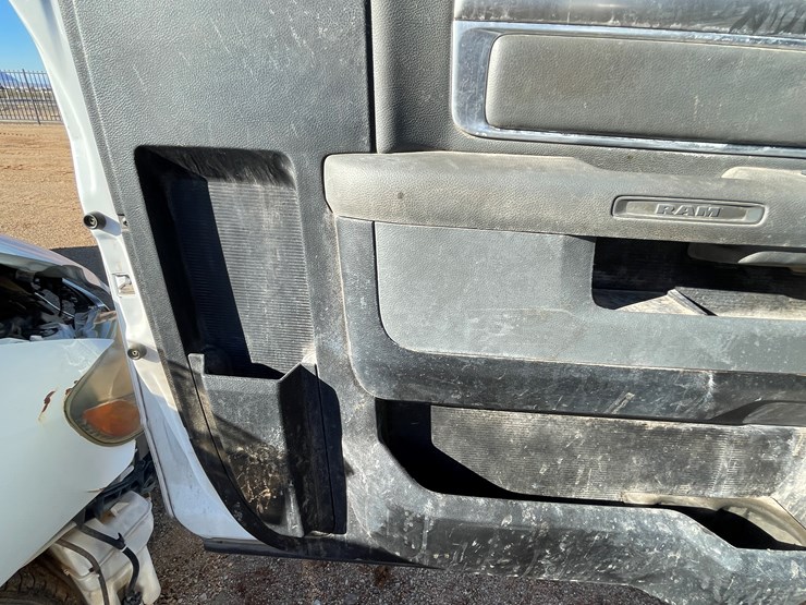 2016-dodge-1500-image-16