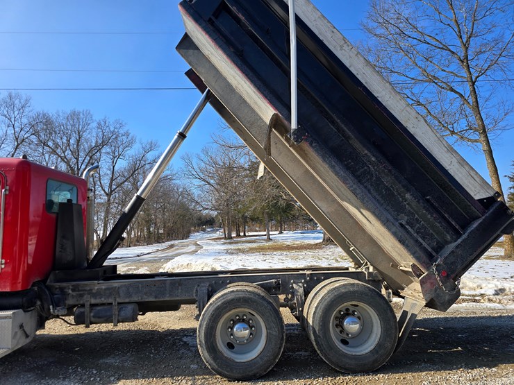 1999-peterbilt-330-image-46