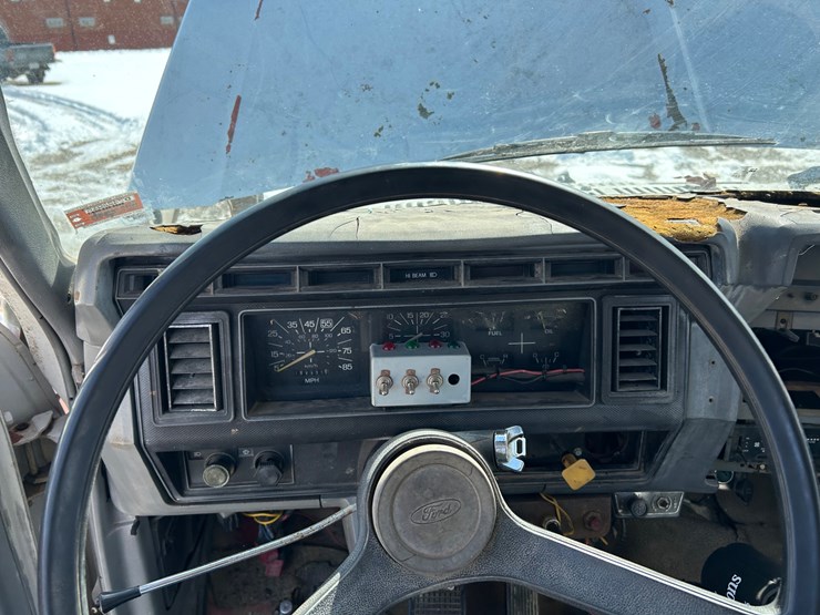 1984-ford-f700-image-93