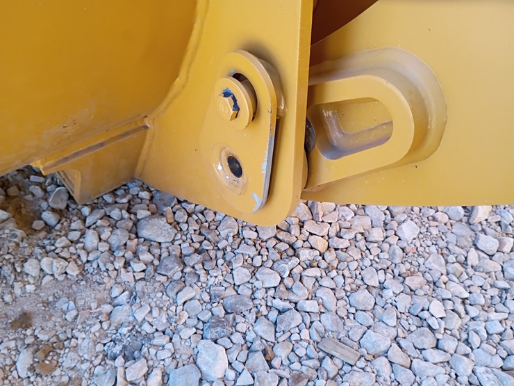 2023-caterpillar-910-image-51