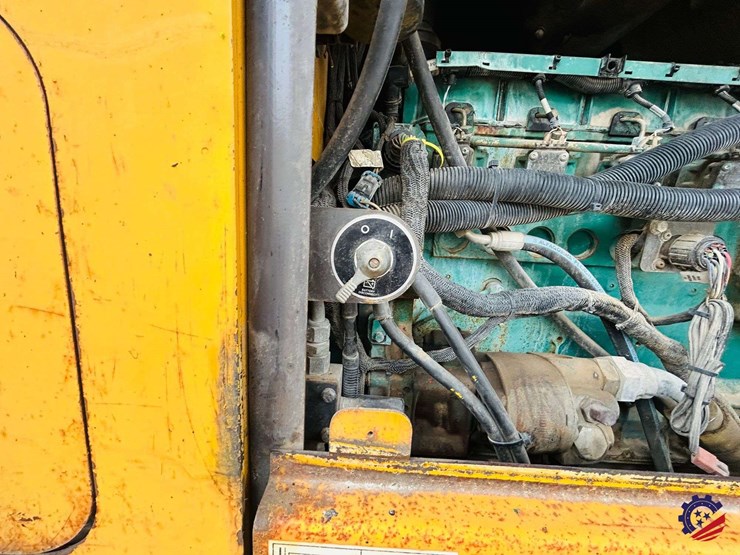 2003-volvo-g710b-image-120