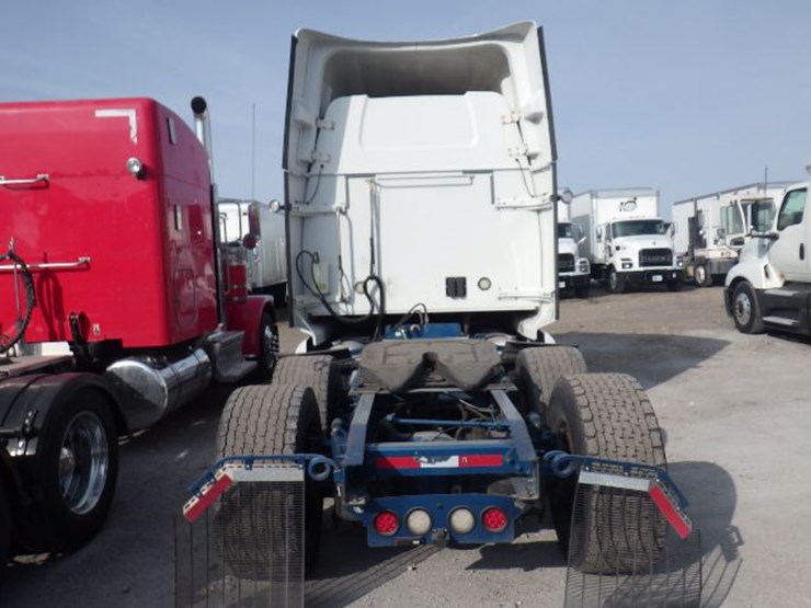 2020-western-star-5700xe-image-12