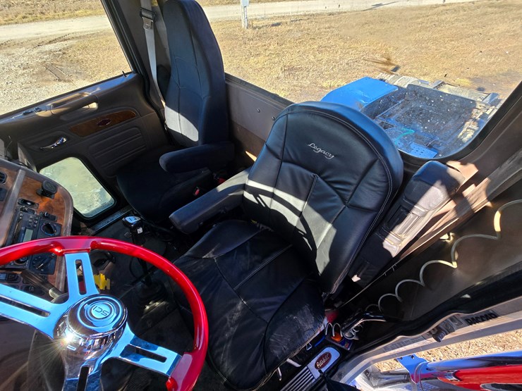 2008-peterbilt-388-image-46