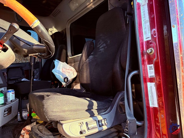 2018-freightliner-sd122-tri-axle-dump-truck-image-52