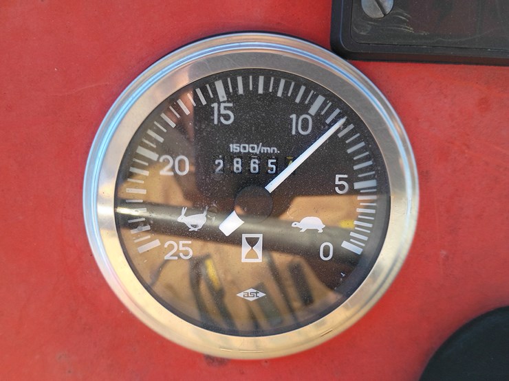 1983-massey-ferguson-240-image-37