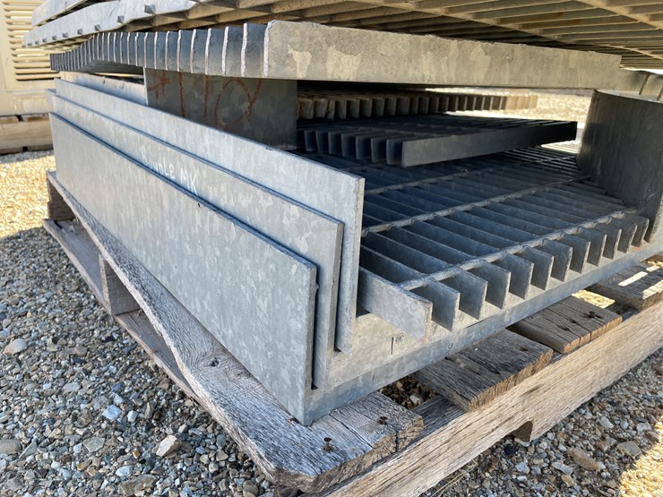 #3133-•-floor-grates-image-4